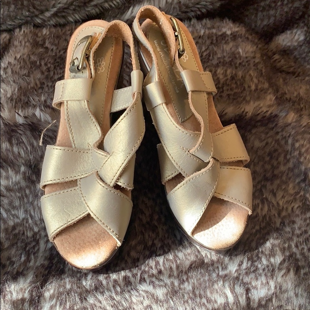 Nearly New SBICCA Leather Wedges Size 7